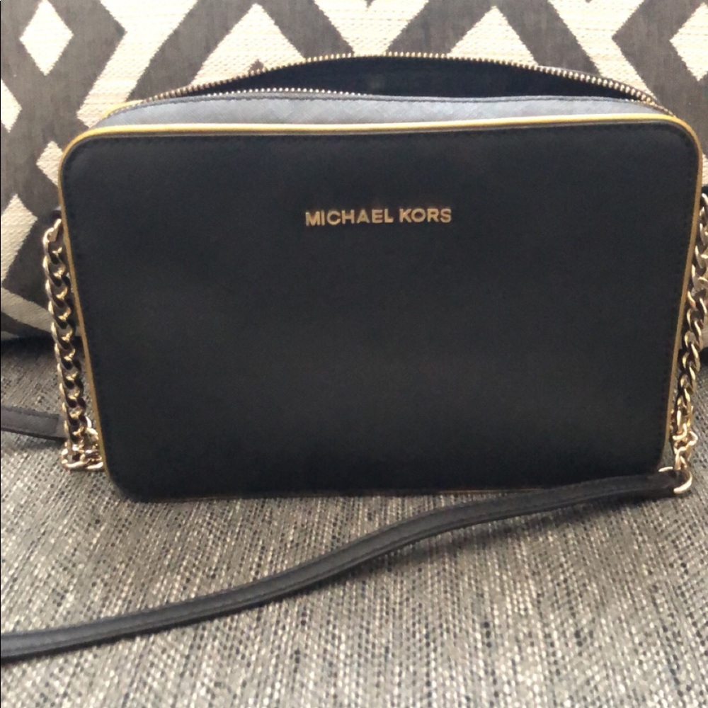 Super Cute Michael Kors Crossbody